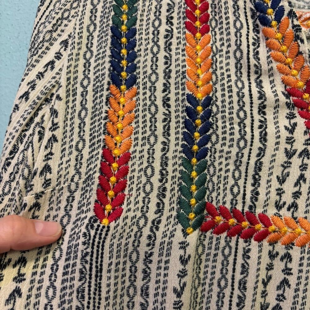 Savanna Jane Women’s Bohemian Floral Embroidered Long Sleeve V Neck Top Size M - Picture 2 of 9